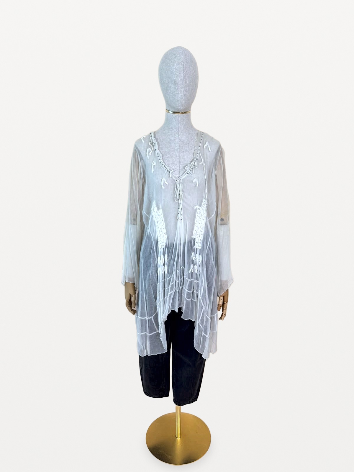 Issey Miyake HaaT-style blouse in white silk gauze and cotton with handcrafted embroidery 3