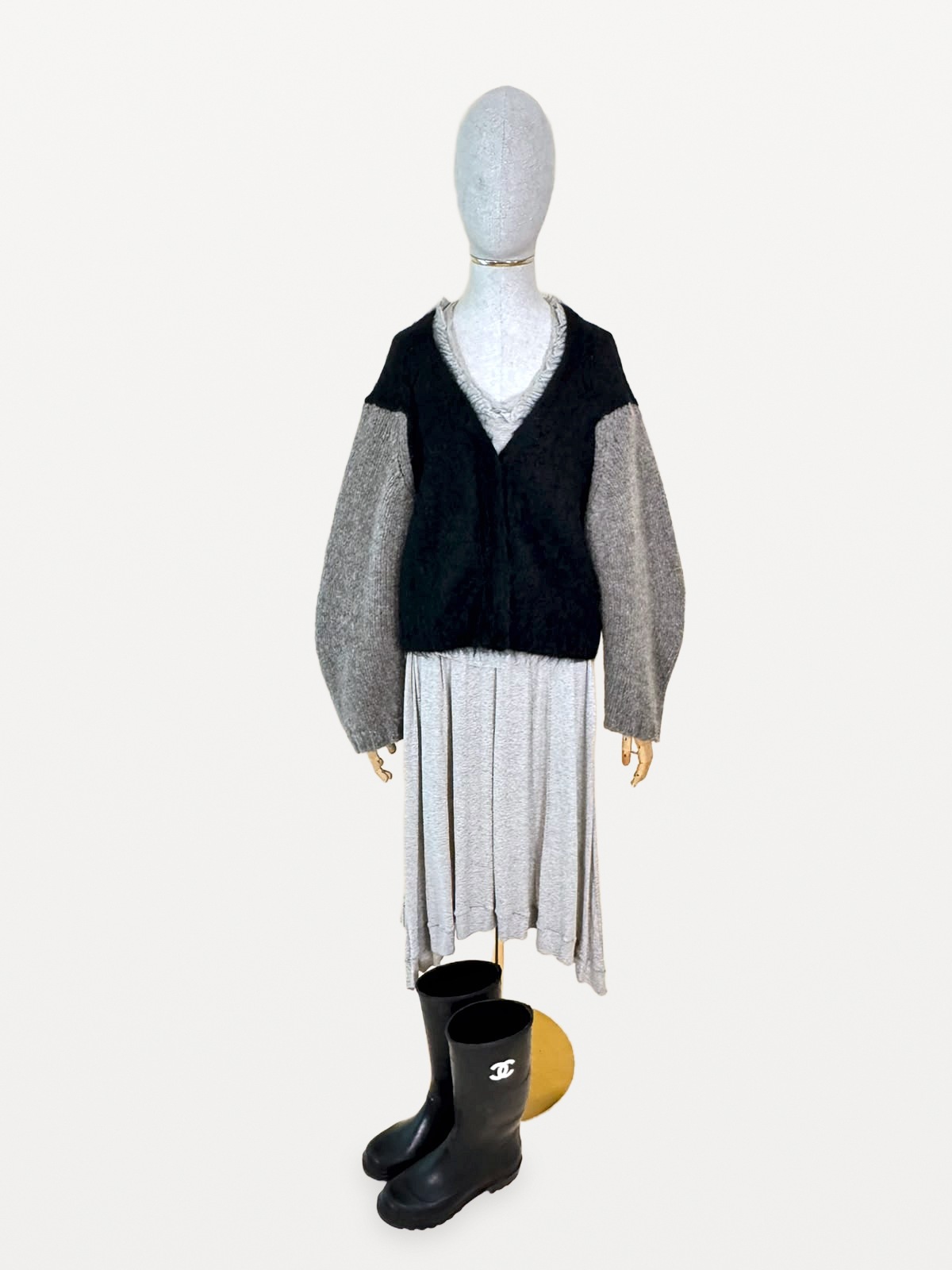 Issey Miyake HaaT Issey Miyake ‘HaaT’ Two-Piece Set (Short-Sleeved Top and Asymmetrical Skirt) in Grey Vigoré Cotton Knit 3