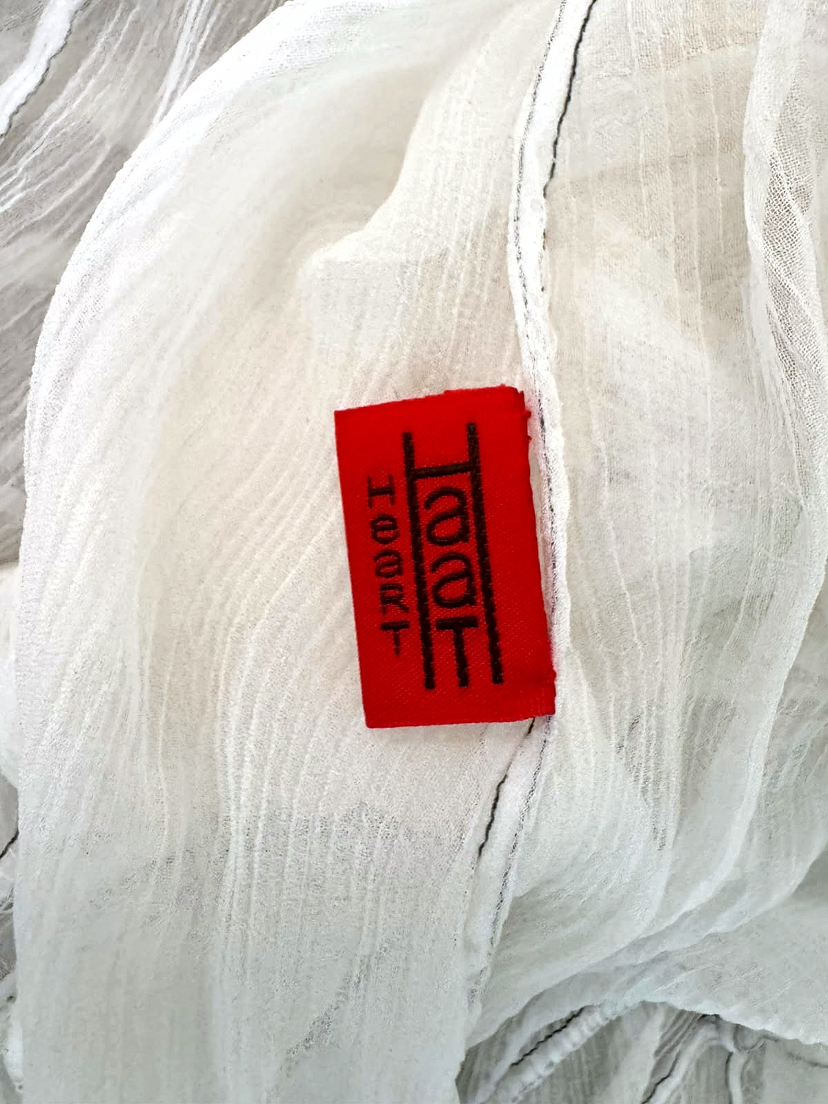 Issey Miyake HaaT-style blouse in white silk gauze and cotton with handcrafted embroidery 7