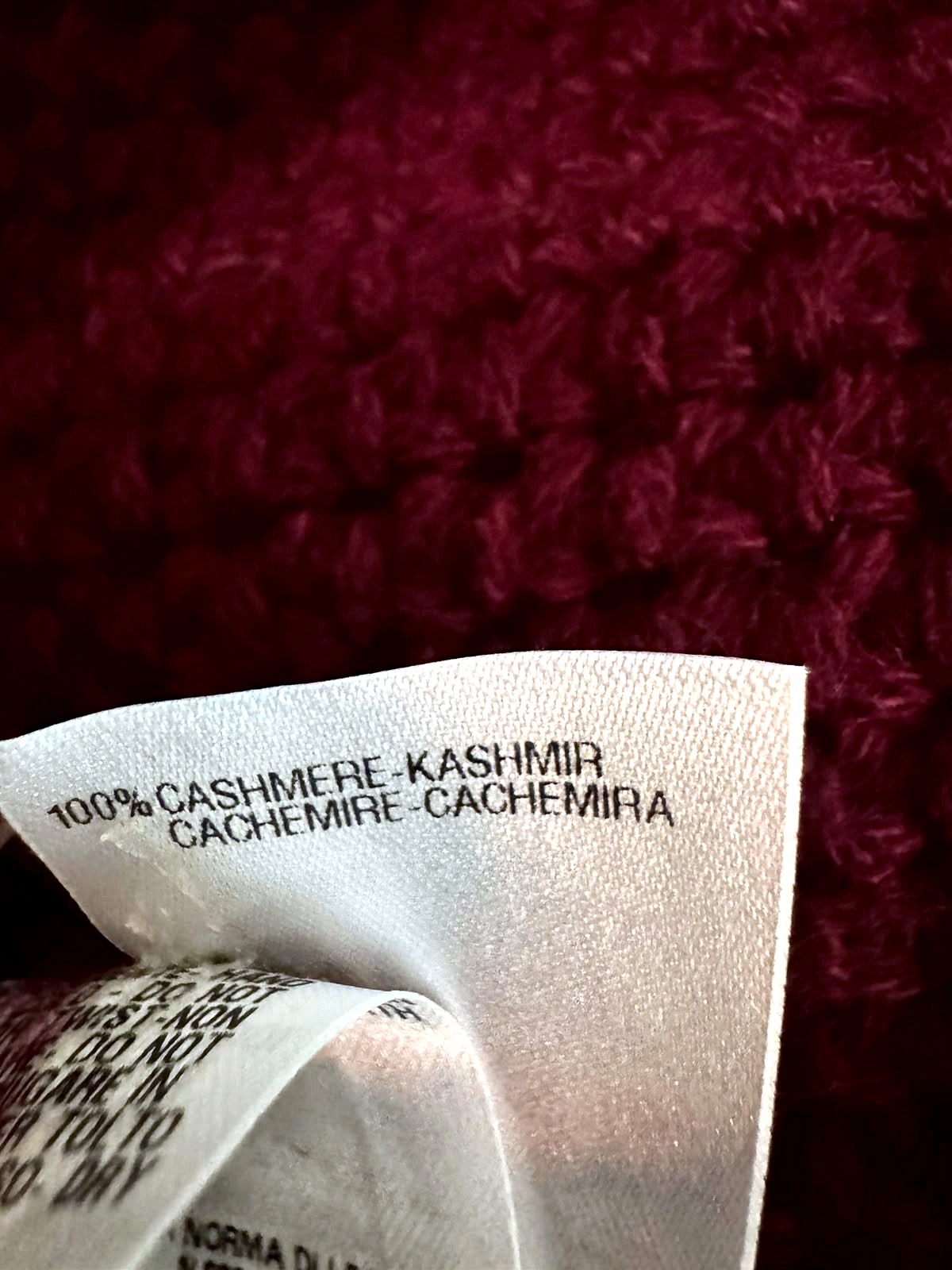Malo Firenze’s 100% cashmere knitted hat in burgundy 7