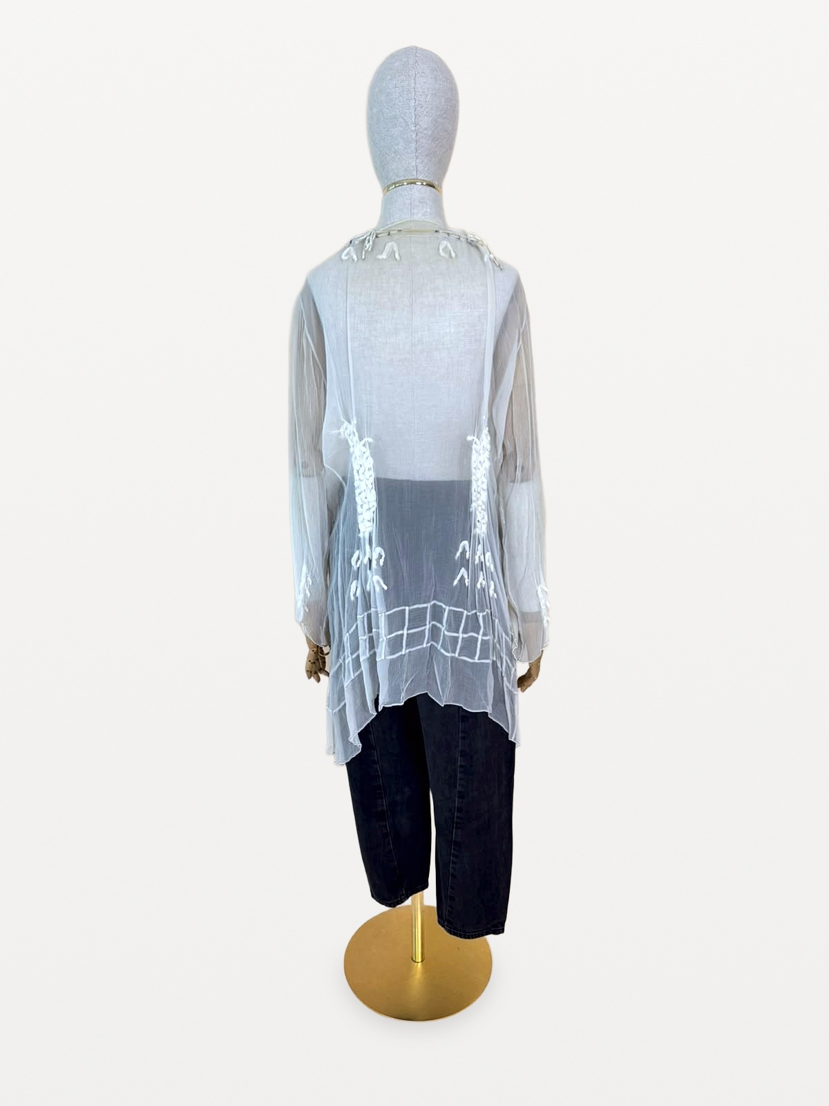 Issey Miyake HaaT-style blouse in white silk gauze and cotton with handcrafted embroidery 4