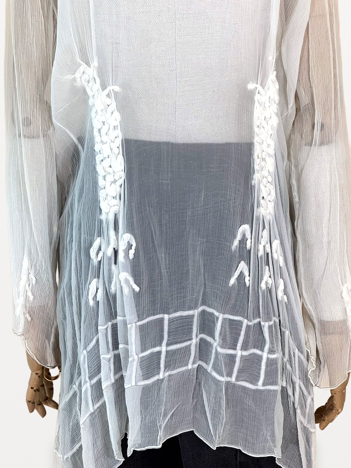 Issey Miyake HaaT-style blouse in white silk gauze and cotton with handcrafted embroidery 5