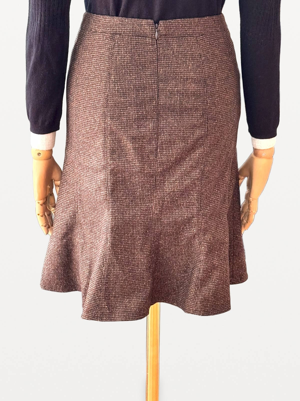 Etro Etro’s tweed skirt in a wool and silk blend with a brown-toned checked pattern 3