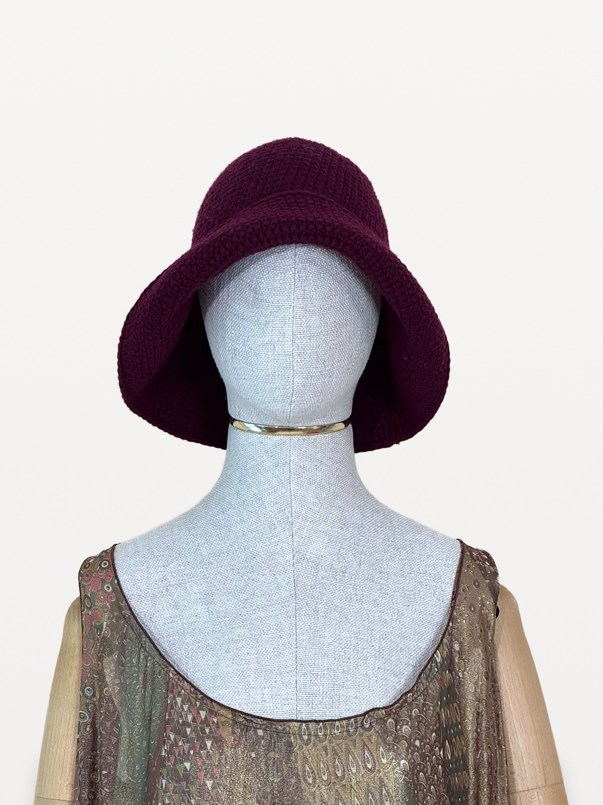 Malo Firenze Malo Firenze’s 100% cashmere knitted hat in burgundy