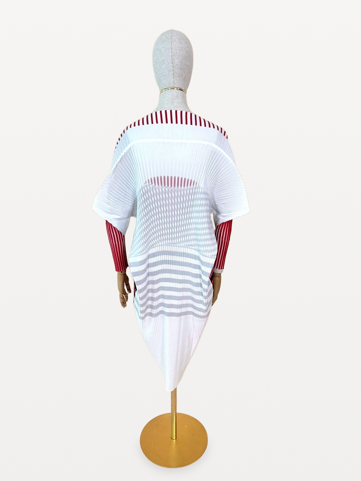 Vestido - Túnica Plisada Issey Miyake de la Línea Principal a Cuadros Geométricos en Rojo, Blanco y Negro 5