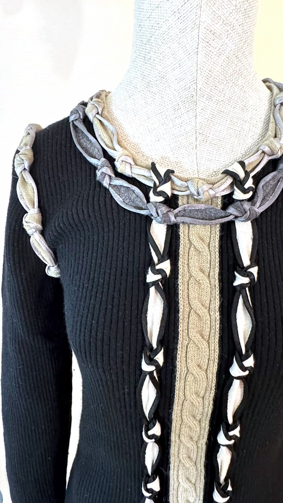 Chanel Pullover mit Knoten 5