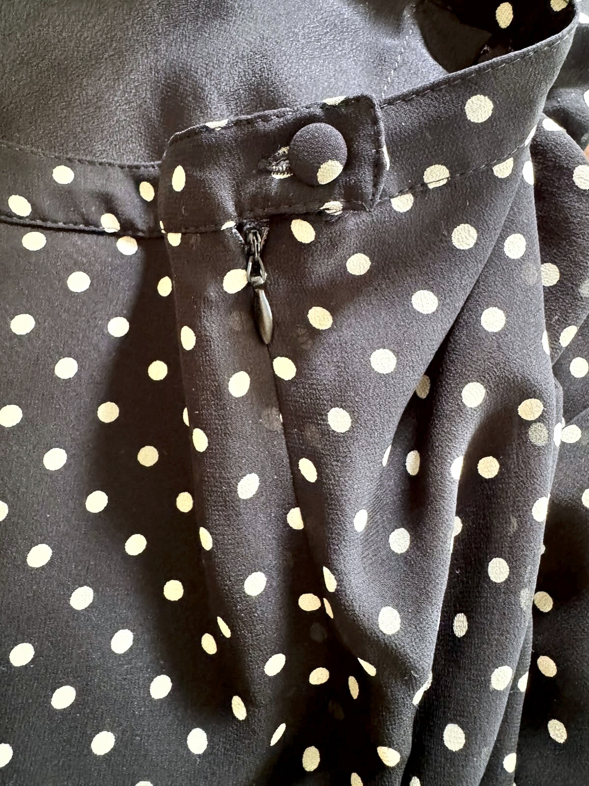Marina Rinaldi Marina Rinaldi-Set aus Seide mit Polka-Dot-Muster (Bluse und Hose) 8