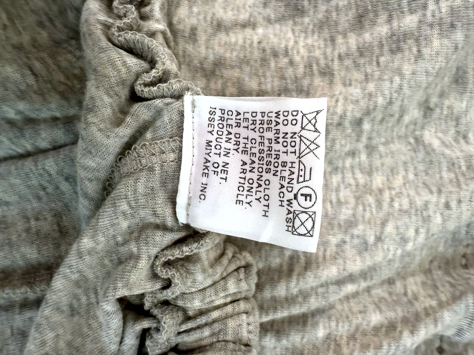 Issey Miyake HaaT Issey Miyake ‘HaaT’ Two-Piece Set (Short-Sleeved Top and Asymmetrical Skirt) in Grey Vigoré Cotton Knit 10