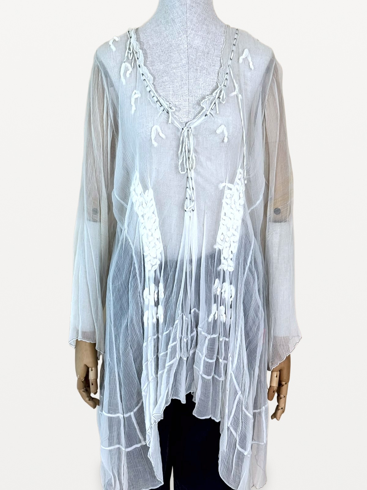 Issey Miyake HaaT-style blouse in white silk gauze and cotton with handcrafted embroidery 2